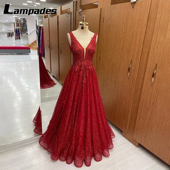 Radiate увереност в зашеметяващ червена рокля за абитуриентски бал с V-образно деколте, е подходящ за елегантни вечери и официални събития, бална рокля