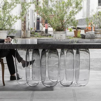 Скандинавски дизайн антигравитационный стъклен творчески маса за хранене с мрежесто червена светлина луксозна маса за дневна модерен прост