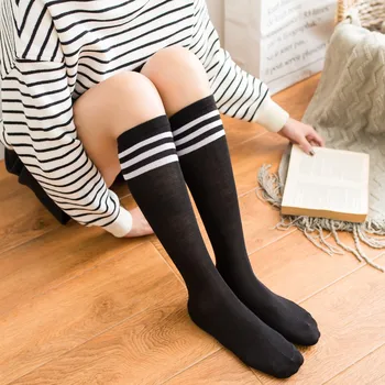 Универсални обикновен черно-бели чорапи със средна дължина и чорапогащи с цепка до коляното за студентки